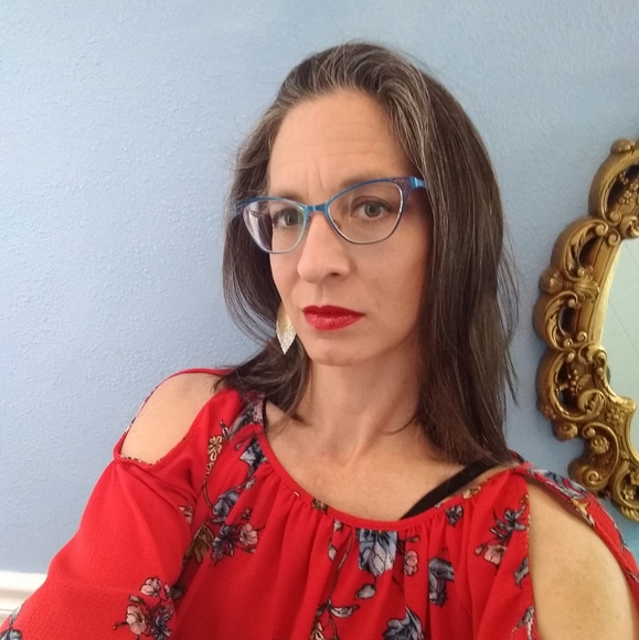 Meet your Posher, Micole - Picture 1 of 1